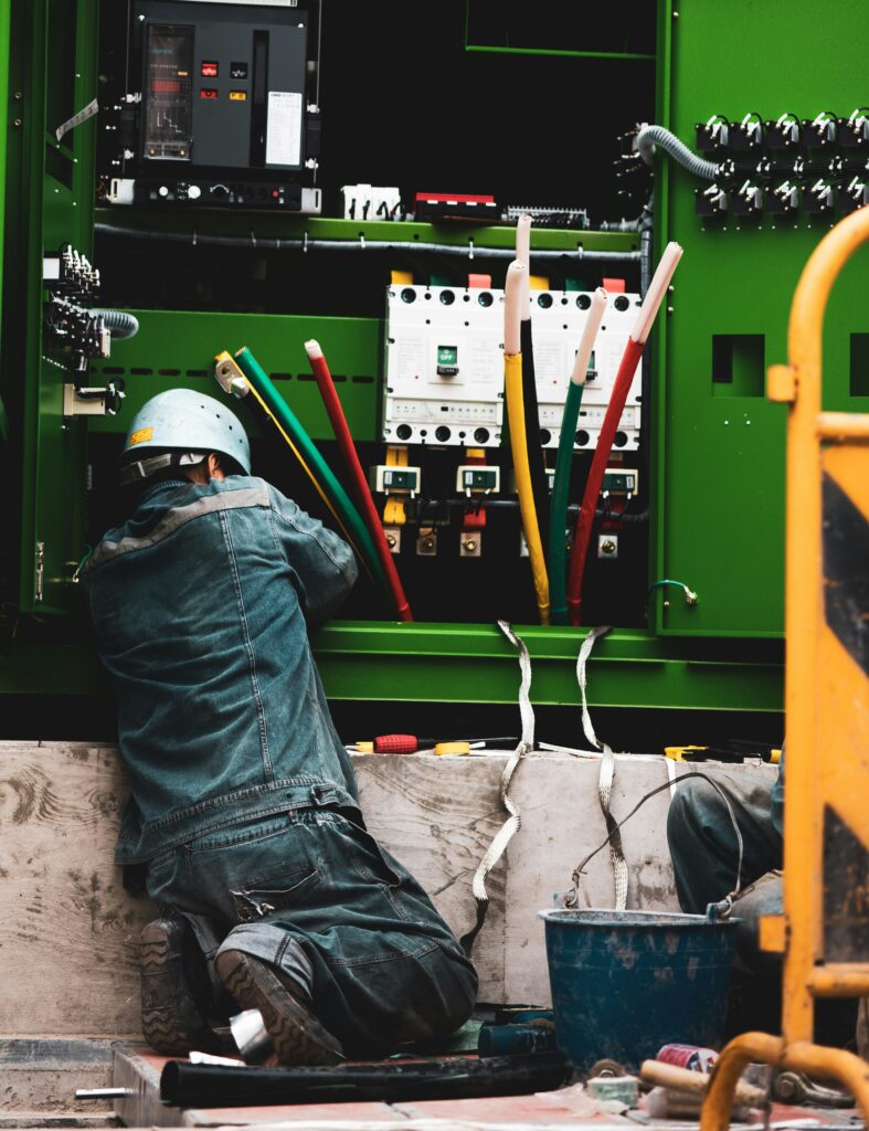 Demonstrates the risk when a technician is on a worksite alone.
